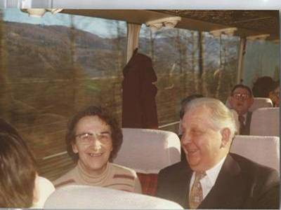 Irma Krhenbhl und Ernst Papies nebeneinander im Reisebus