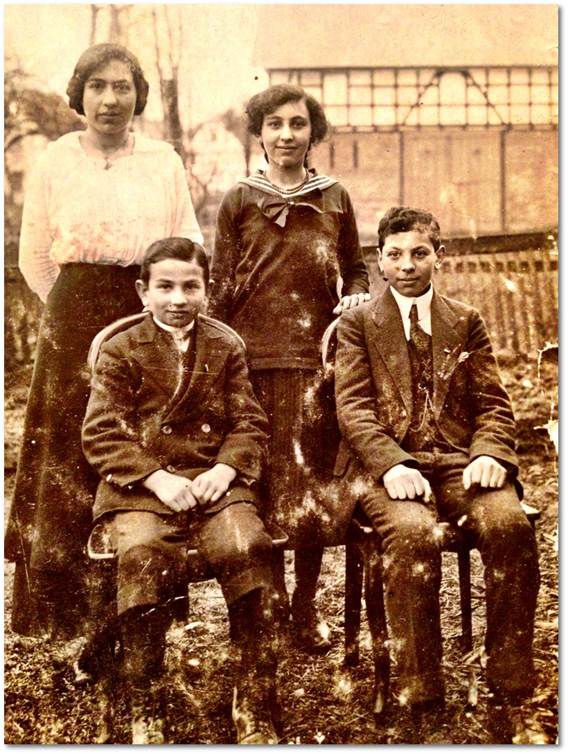 Von li. Ella, Regina und stzend Max und Erich Stessmann