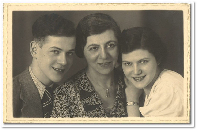  Gnter, Selma und Erna Schnenberg. Das Foto wurde am 17. August 1938 gemacht - einen Tag vor Gnter Schnenbergs Flucht aus Nazi-Deutschland.