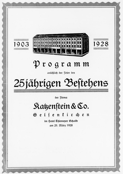 Auch der jüdische Kaufmann Siegmund Katzenstein unterstützte den Fußballverein Schalke 04. Das 25jährige Betriebsjubiläum wurde 1928 bei Thiemeyer in Schalke gefeiert. Familie Katzenstein konnte vor den Nazis in die USA fliehen.