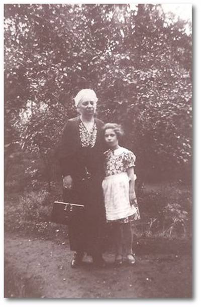 Regina Spanier mit ihrer Enkelin Ilse Reifeisen